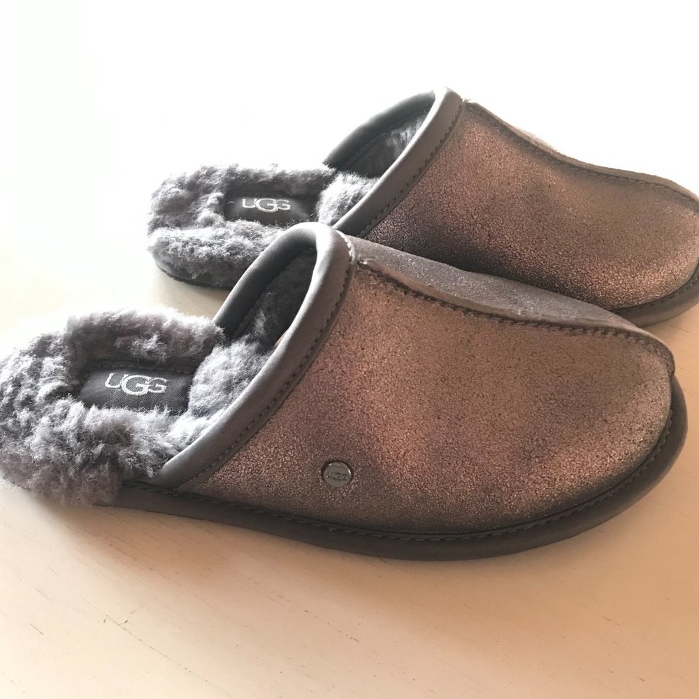 UGG Italian Pearl Sparkle Slippers Size 5